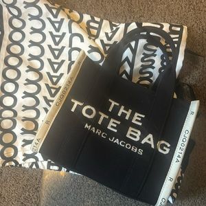Marc Jacob’s mini tote bag in black